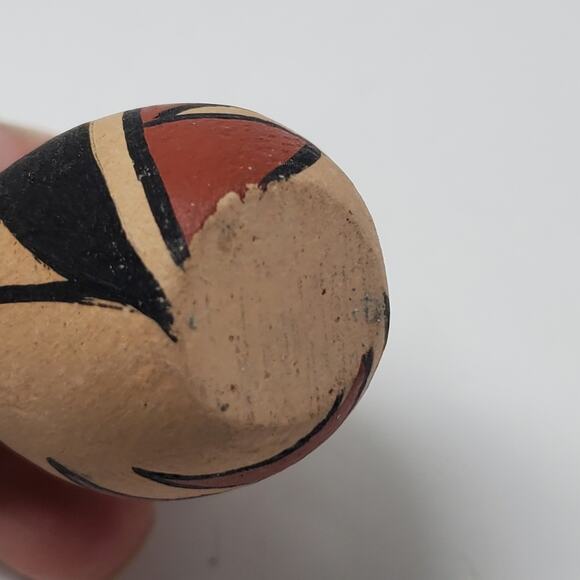 Miniature Pottery  Wedding Vase Unsigned in Great used condition 2.5" Tall - Picture 4 of 4